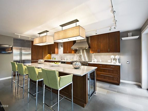 3rd image of 95 Charles St APT 1
