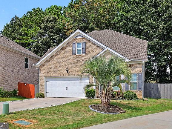 2nd image of 572 Sprayberry Dr
