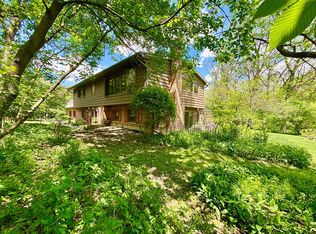 169 Rainbow Ln, Trout Valley, IL 60013