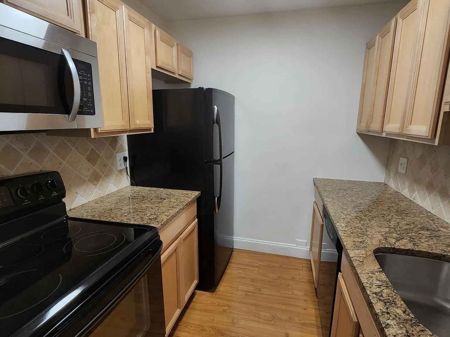 1 bed, 594 sqft, $2,000 — Photo 4