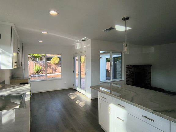 4th image of 3360 Hogarth Dr