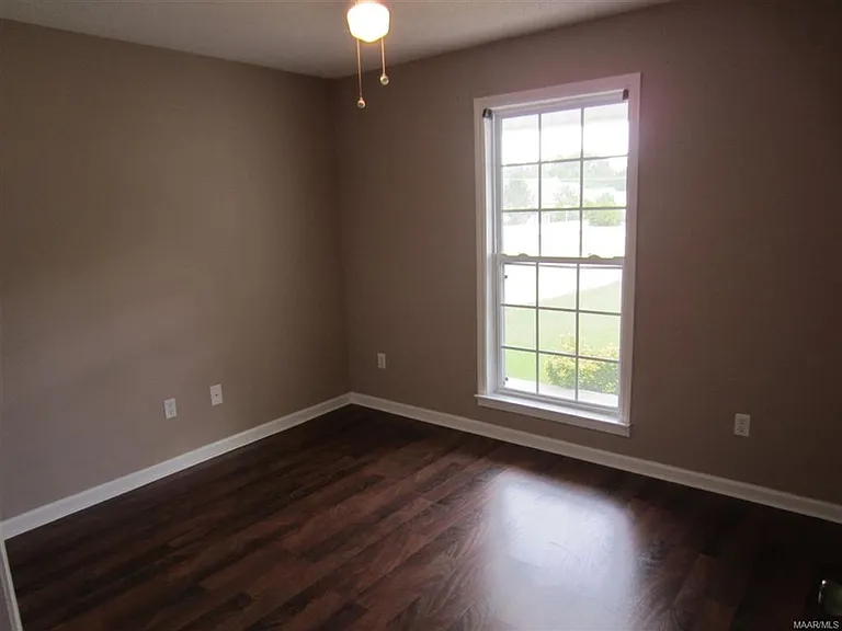 202 Riverview Dr — Photo 5