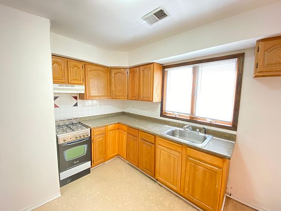 3rd image of 391 Buchanan Ave Floor 1