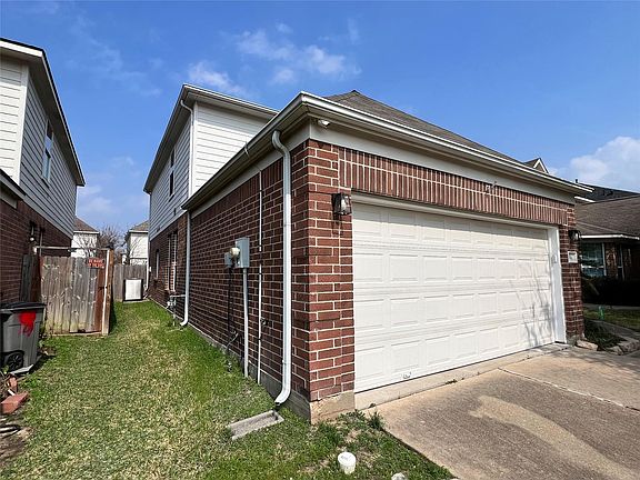 3rd image of 19402 Brook Village Rd