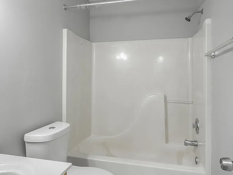 6130 Blue Ash Dr — Photo 32