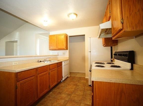 3rd image of 2728 SE 89th Ter