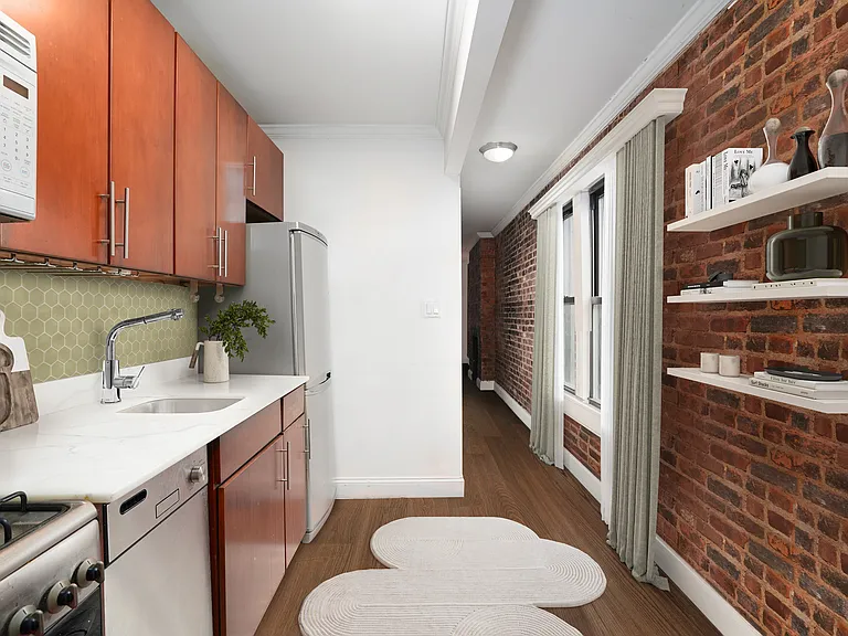 518 E 13th St #8 — Photo 2