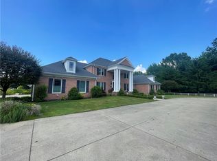 4605 Whippoorwill Dr, Hermitage, PA 16148