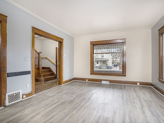 83 College St, Battle Creek, MI 49037-3