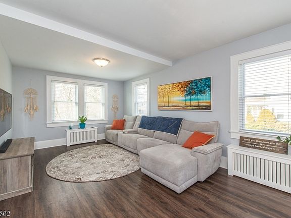4th image of 38B Park Ave