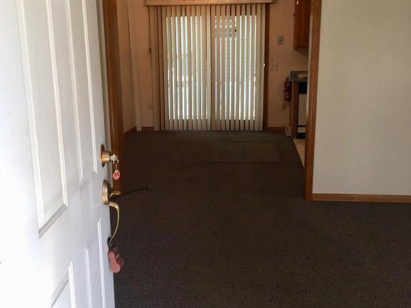 3rd image of 11 Briarwood Ct N