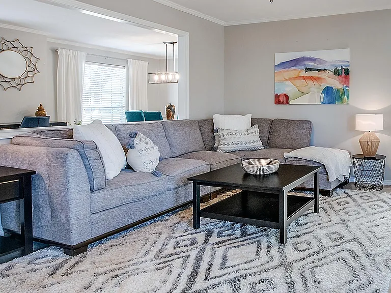 Modern Decor and Spacious Open Layout!