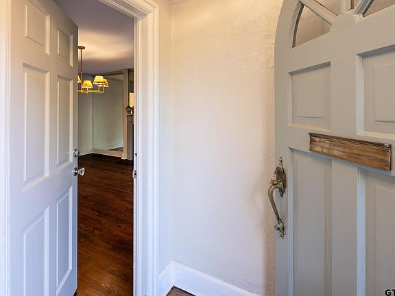 5th image of 117 & 119 Rowland Pl