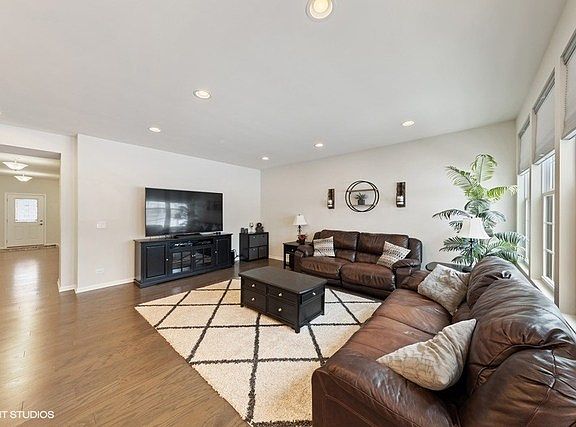 3rd image of 11 Vine St
