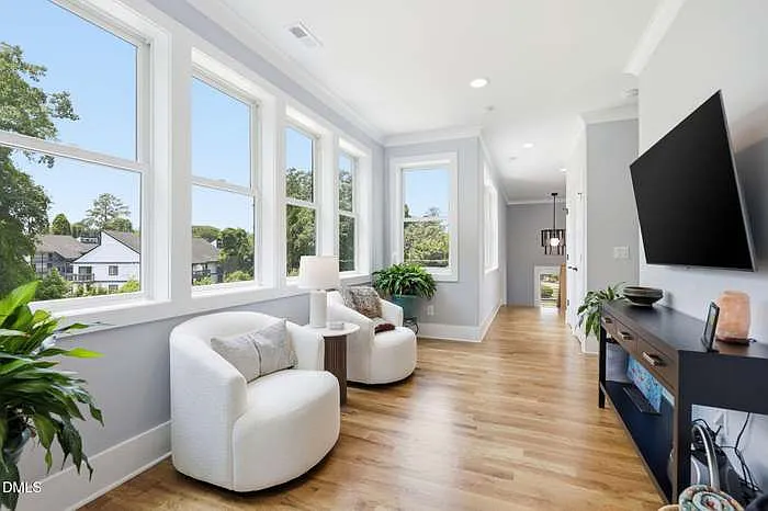 300 Plainview Ave — Photo 13