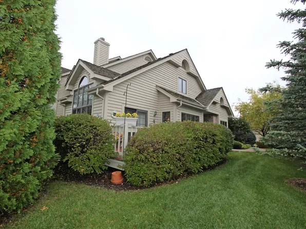 8517 S Country Club Dr #41, Franklin, WI 53132