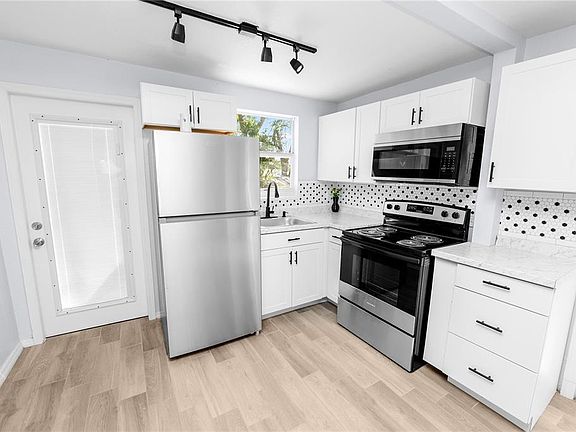 2nd image of 118 W Northside Dr