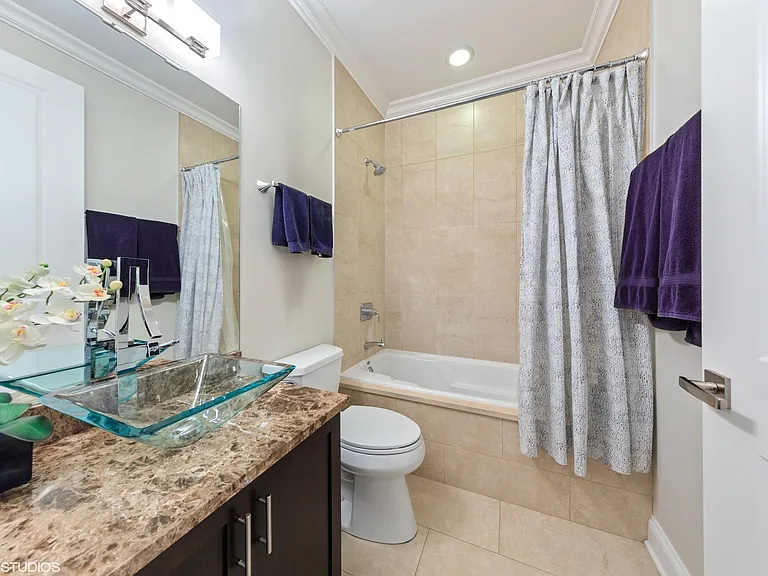 441 W Briar Pl #1 — Photo 12