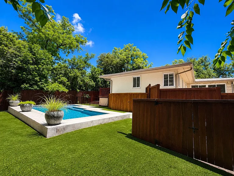 109 Zambrano Rd — Photo 43