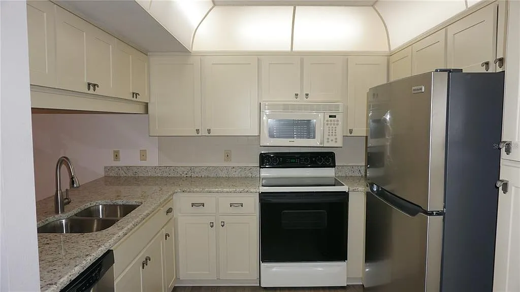 2 bed, 2.0 bath, 1103 sqft, $1,600 — Photo 4