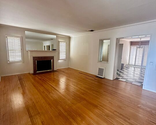 4th image of 3861 6th Ave
