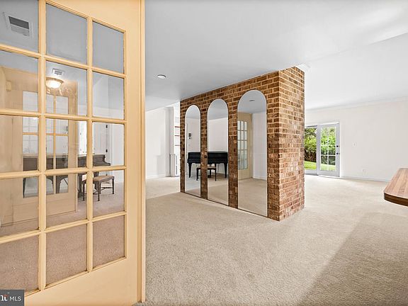 5th image of 7 Devon Hill Rd Unit A4