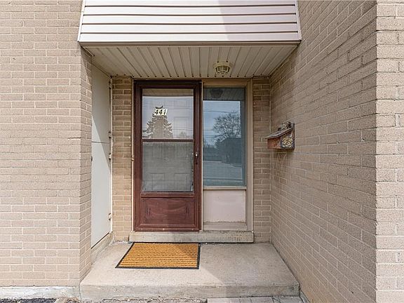 4th image of 441 Victoria Rd N