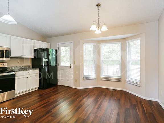 5th image of 1732 Westmeadow Dr