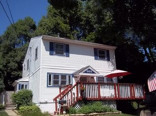502 Park Ct, Fox River Grove, IL 60021