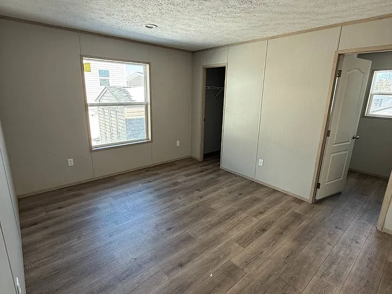 120 Lillian Ln — Photo 3