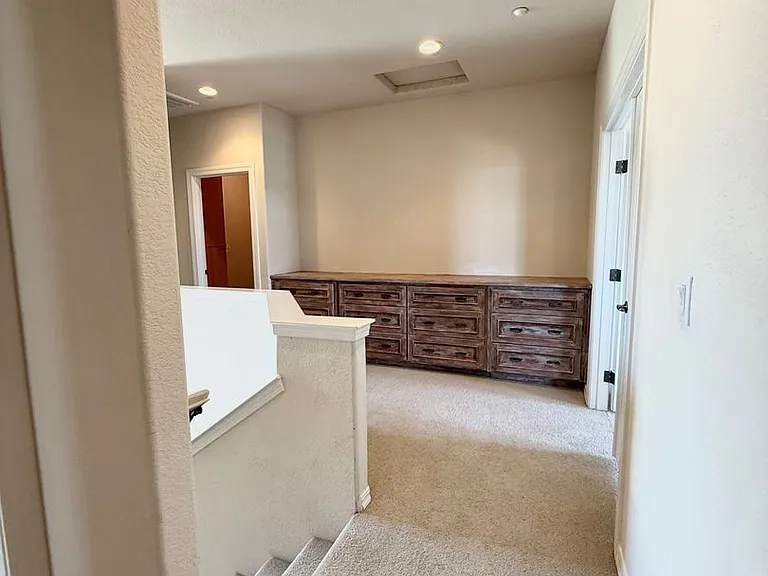1090 Megan Ct — Photo 21
