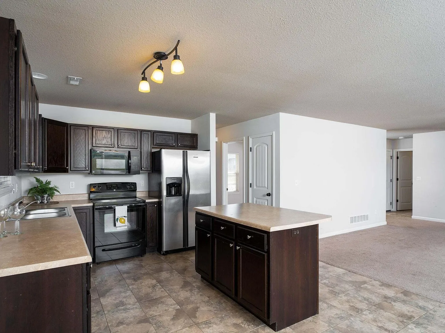 3 bed, 2.0 bath, 1650 sqft, $1,995 — Photo 1
