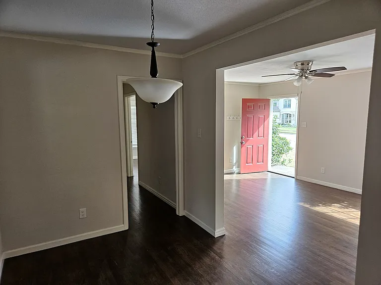 4021 Adrian Dr — Photo 6