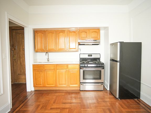 2nd image of 34-06 32nd St #8C