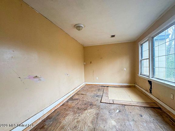 4th image of 159 Beverly Dr