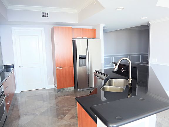 5th image of 2650 Lake Shore Dr Unit 2306