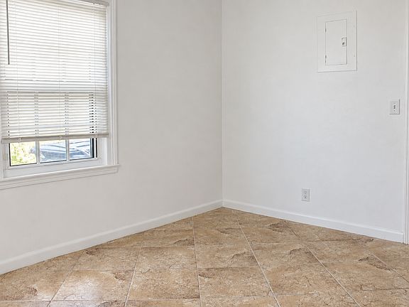 3rd image of 225 Conniston Rd APT 2