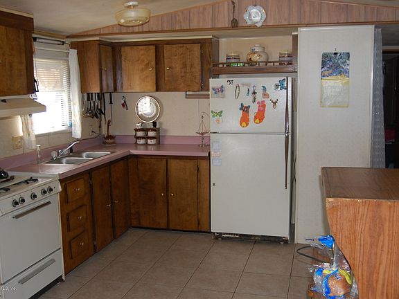 2nd image of 980 Bea Ln