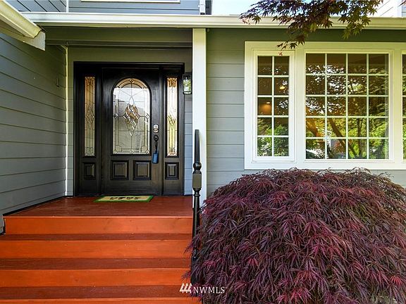 3rd image of 112 Alder Ln S
