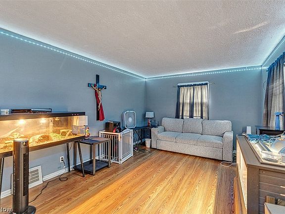 5th image of 4427 Albertly Ave