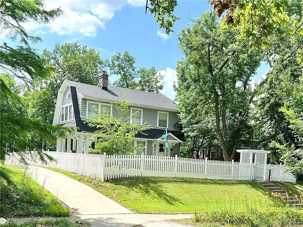 5906 Oak St, Kansas City, MO 64113