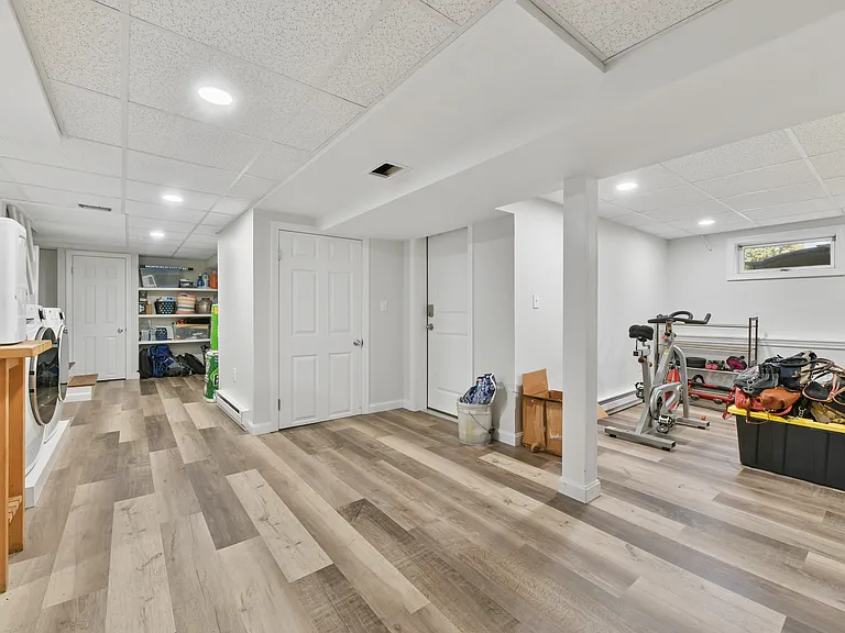 55 McCormack Ave — Photo 24