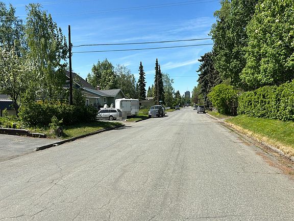4th image of 1542 E 26th Ave