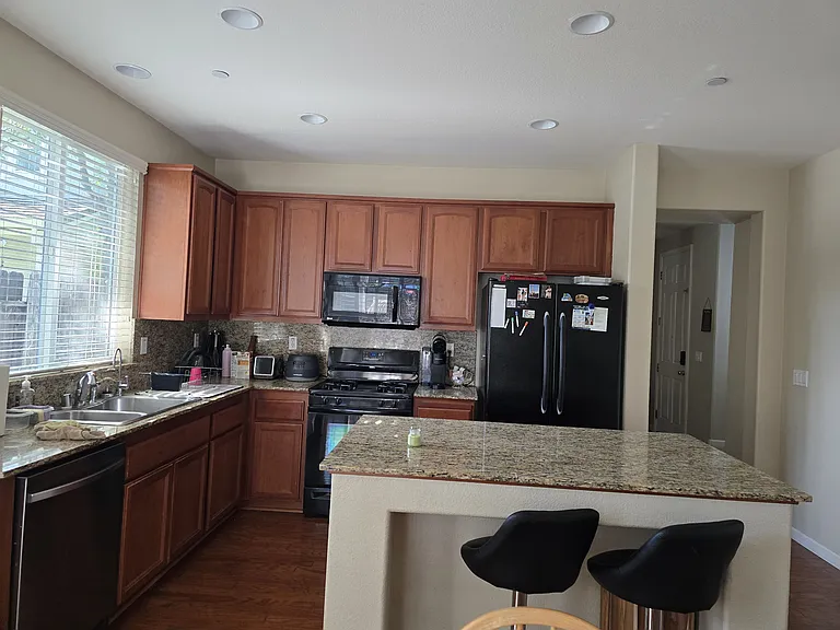941 Courtyards Loop — Photo 3