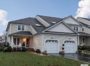 17 Lindbergh Cir, Huntington, NY 11743