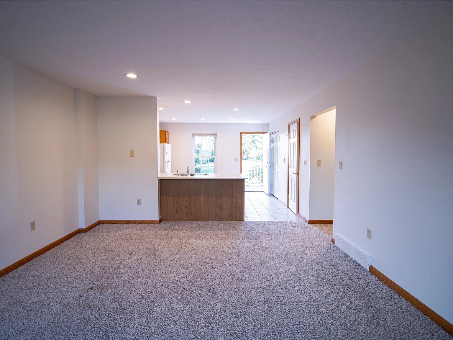 2 bed, 1.5 bath, 1200 sqft, $1,250 — Photo 3