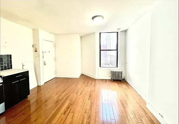 Rented by Pear NYC LLC | media 10