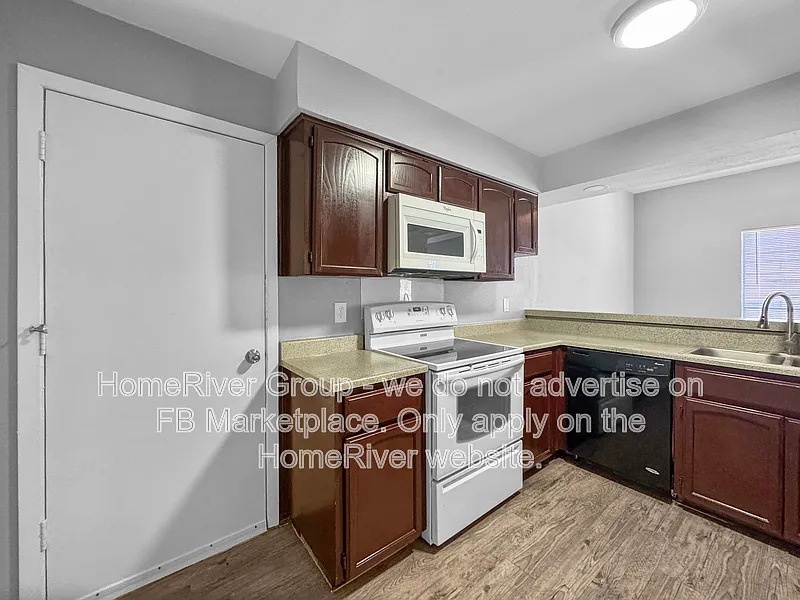 2 bed, 2.5 bath, 1295 sqft, $1,200 — Photo 2