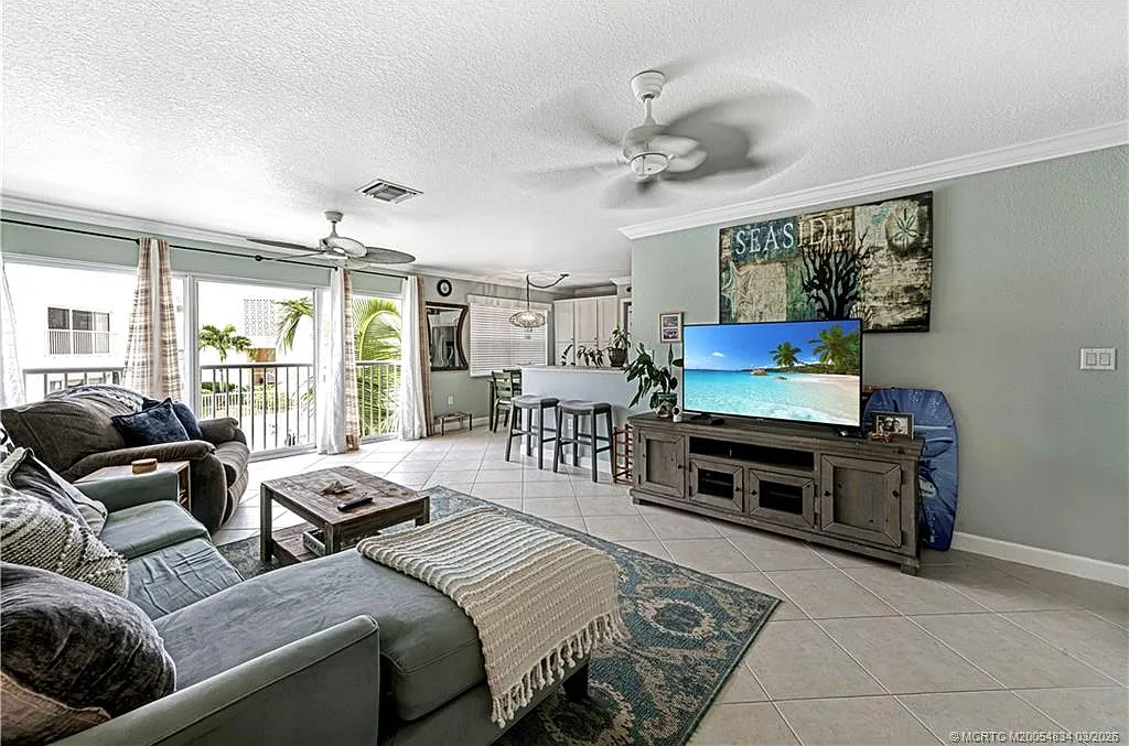2 bed, 2.0 bath, 1093 sqft, $4,000 — Photo 3