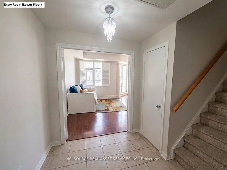 550 Front St W #411 — Photo 1